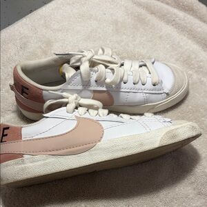 Nike Women’s White Sneakers with Pale Pink Swoosh